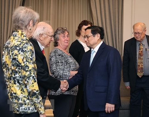越南政府总理范明政会见支持越南橙剂受害者的美国友人。 越南政府总理范明政会见支持越南橙剂受害者的美国友人。