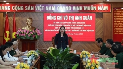 国家副主席武氏映春探访12兵团和长山—胡志明小道传统协会