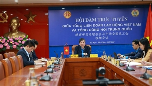 越南劳动总联合会常务副主席陈青海发表讲话。 越南劳动总联合会常务副主席陈青海发表讲话。