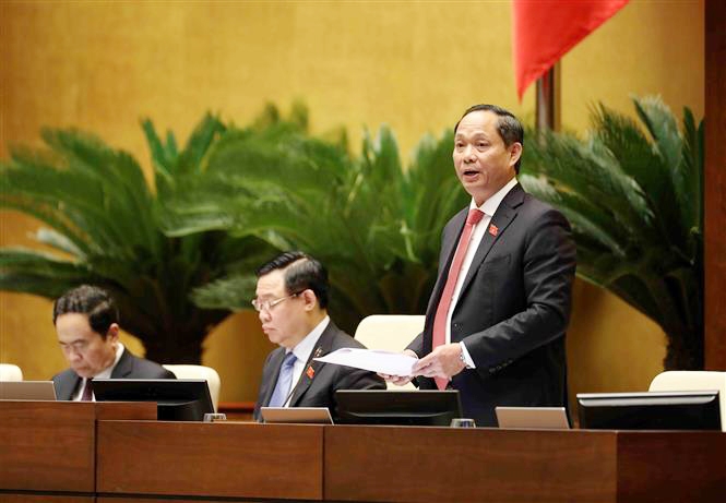国会听取有关《油气法修正案(草案)》的呈文和审查报告。 国会听取有关《油气法修正案(草案)》的呈文和审查报告。