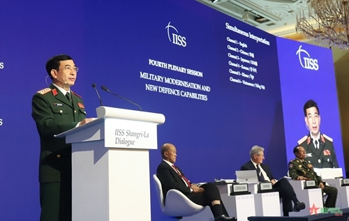 潘文江部长在第四场全体会议上发表讲话（图片来源：人民军队报）。