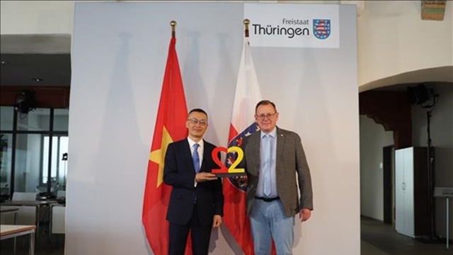 越南与德国注重人力资源方面的职业培训。