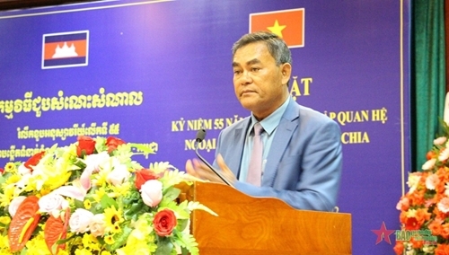 得乐省省委副书记伊比尔尼(Y Biêr Niê)发表讲话(图片来源:人民军队报)。 得乐省省委副书记伊比尔尼(Y Biêr Niê)发表讲话(图片来源:人民军队报)。