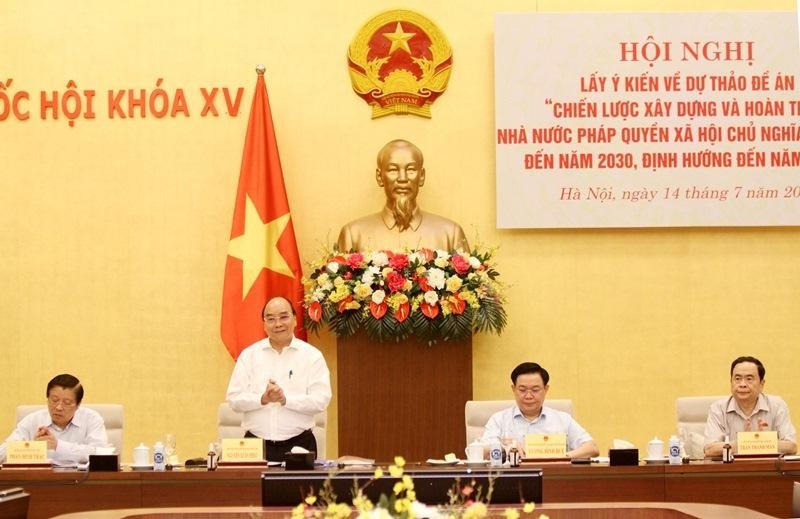 越南国家主席阮春福在会上发表讲话。
