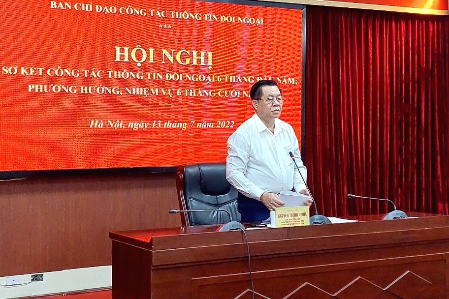 阮仲义同志发表讲话。 阮仲义同志发表讲话。