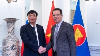 越南人民军高级代表团造访越南驻俄罗斯大使馆