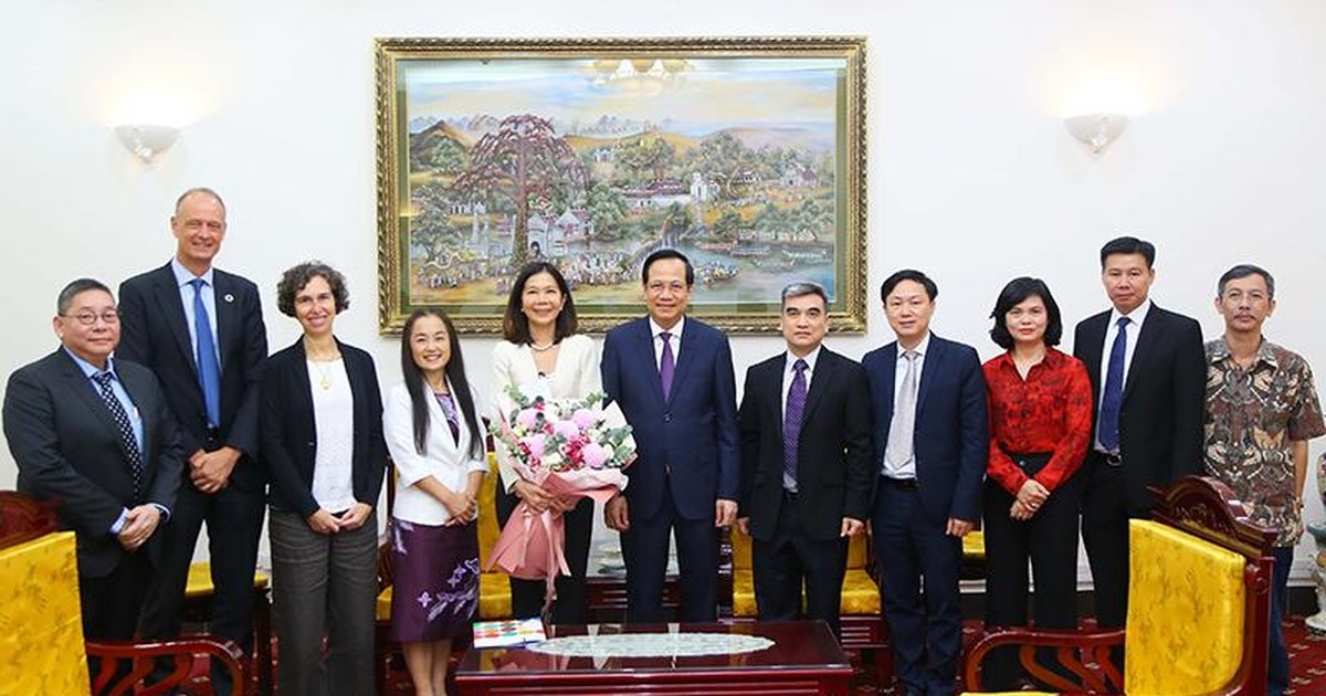 与会代表合影。 与会代表合影。