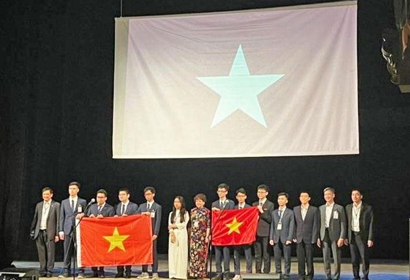 河内学生获得国际天文学和天体物理学奥赛七个奖项。 河内学生获得国际天文学和天体物理学奥赛七个奖项。