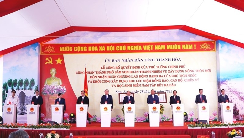 越南国家主席阮春福出席往北集结的南部同胞纪念区奠基仪式。 越南国家主席阮春福出席往北集结的南部同胞纪念区奠基仪式。