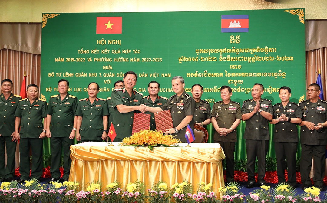 越南国家主席阮春福会见柬埔寨国会主席韩桑林 越南国家主席阮春福会见柬埔寨国会主席韩桑林
