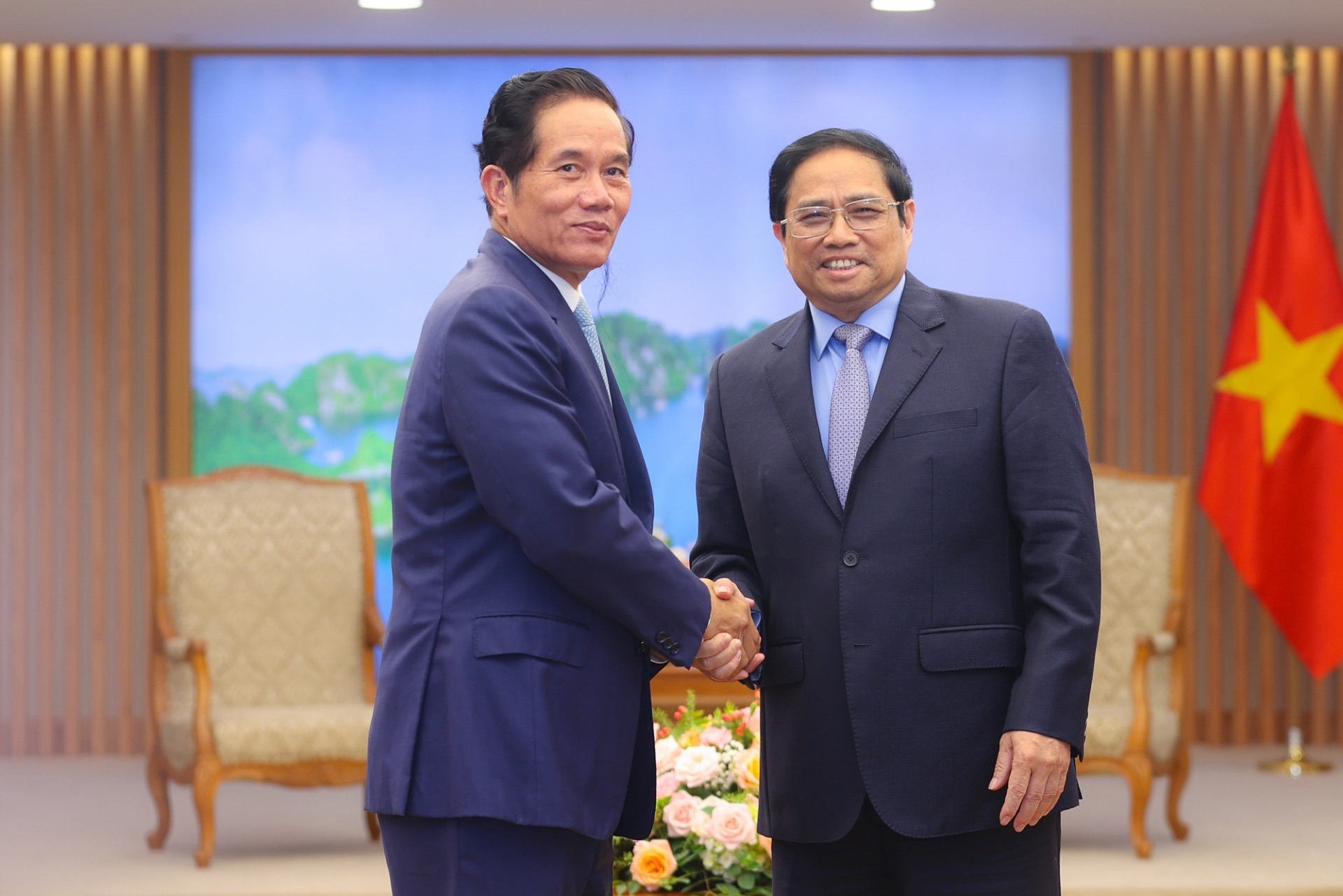 越南国家主席阮春福会见柬埔寨国会主席韩桑林 越南国家主席阮春福会见柬埔寨国会主席韩桑林