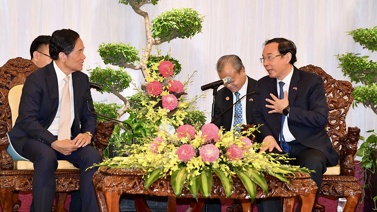 越南国家主席阮春福会见柬埔寨国会主席韩桑林 越南国家主席阮春福会见柬埔寨国会主席韩桑林