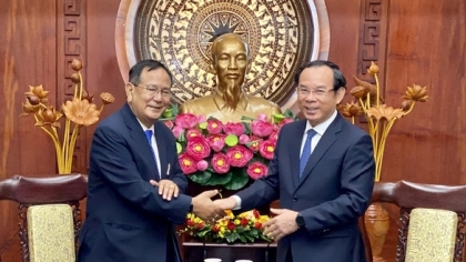 胡志明市市委书记阮文年会见印度领导人