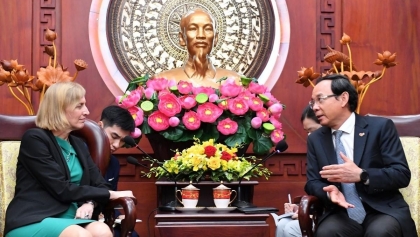 胡志明市市委书记阮文年会见美国新任驻胡志明市总领事