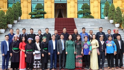 越南国家副主席武氏映春会见老街省少数民族先进人士