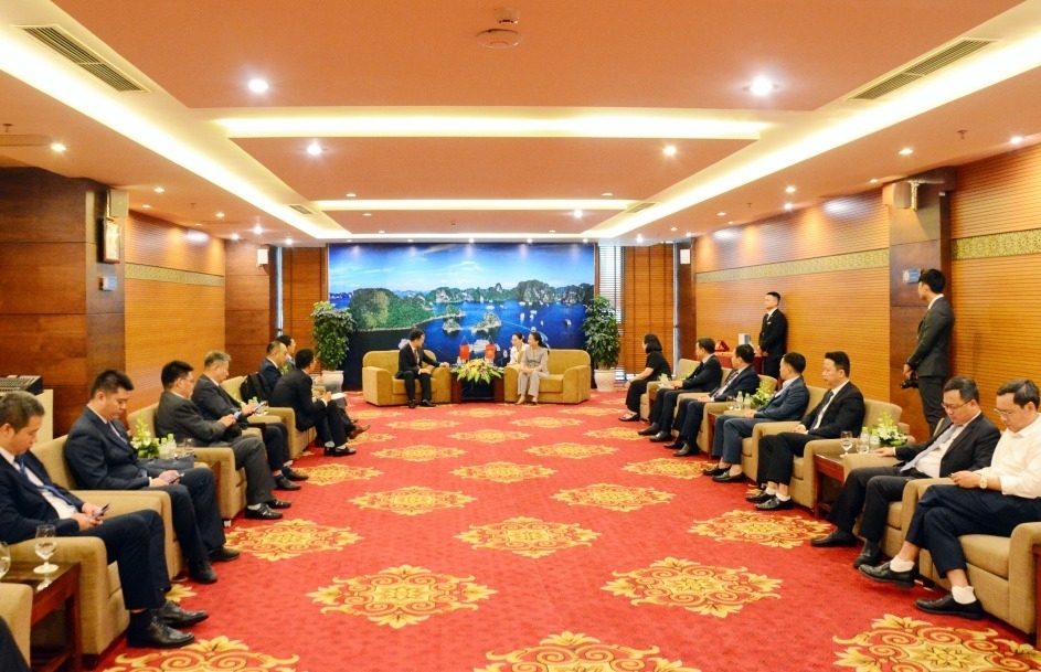 广宁省领导礼节性拜会越中陆地边界联合委员会代表团 广宁省领导礼节性拜会越中陆地边界联合委员会代表团