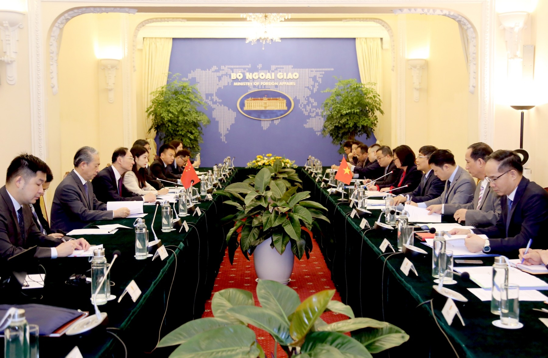 越南——中国政府级领土边界谈判代表团团长会晤(图:越南外交部) 越南——中国政府级领土边界谈判代表团团长会晤(图:越南外交部)