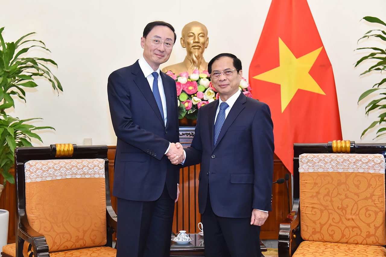 越南外交部长裴青山会见中国外交部副部长、政府级领土边界谈判代表团团长孙卫东。(图:越南外交部) 越南外交部长裴青山会见中国外交部副部长、政府级领土边界谈判代表团团长孙卫东。(图:越南外交部)