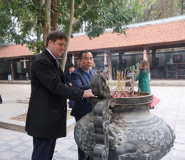 Đại sứ Wojciech Gerwel: Tôi rất yêu thích văn hóa đoàn tụ gia đình dịp tết của Việt Nam Đại sứ Wojciech Gerwel: Tôi rất yêu thích văn hóa đoàn tụ gia đình dịp tết của Việt Nam