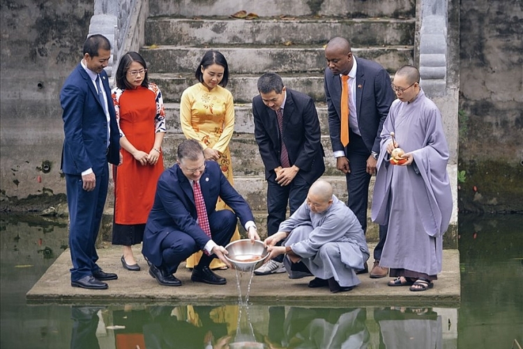 Đại sứ Daniel J. Kritenbrink: Tết cổ truyền Việt Nam là lúc để sống chậm lại, kết nối những người thân yêu Đại sứ Daniel J. Kritenbrink: Tết cổ truyền Việt Nam là lúc để sống chậm lại, kết nối những người thân yêu