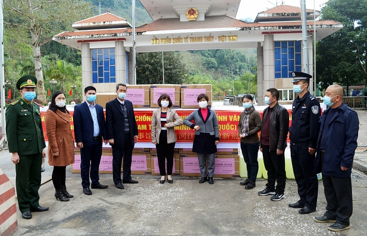 Tỉnh Vân Nam (Trung Quốc) hỗ trợ 30.000 khẩu trang cho Hà Giang chống COVID-19 Tỉnh Vân Nam (Trung Quốc) hỗ trợ 30.000 khẩu trang cho Hà Giang chống COVID-19