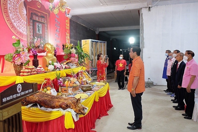Kiều bào Udon Thani (Thái Lan) tưởng nhớ Chủ tịch Hồ Chí Minh nhân dịp năm mới Kiều bào Udon Thani (Thái Lan) tưởng nhớ Chủ tịch Hồ Chí Minh nhân dịp năm mới