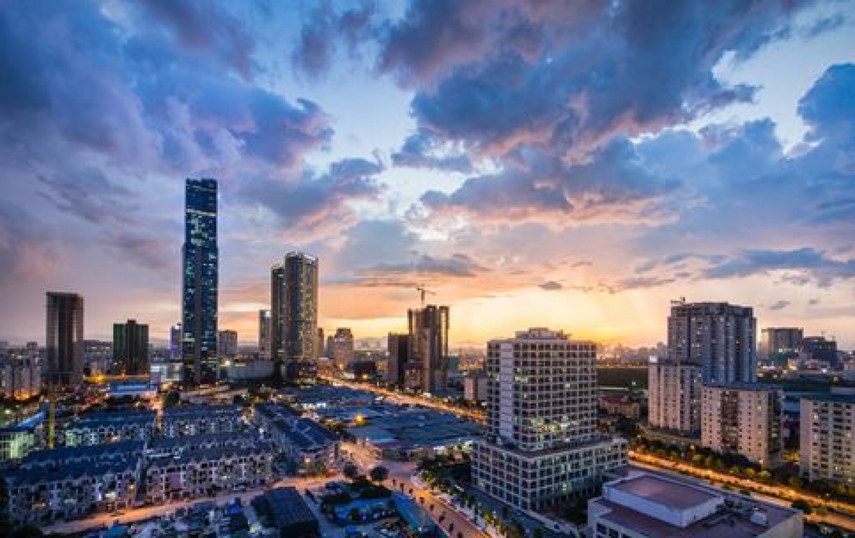 IMF lạc quan về tăng trưởng kinh tế Việt Nam năm 2021 Dù chịu ảnh hưởng nặng nề từ đại dịch Covid-19 nhưng kinh tế Việt Nam vẫn duy trì tốt đà tăng trưởng. (Ảnh: Minh Luu & AA+Photography)