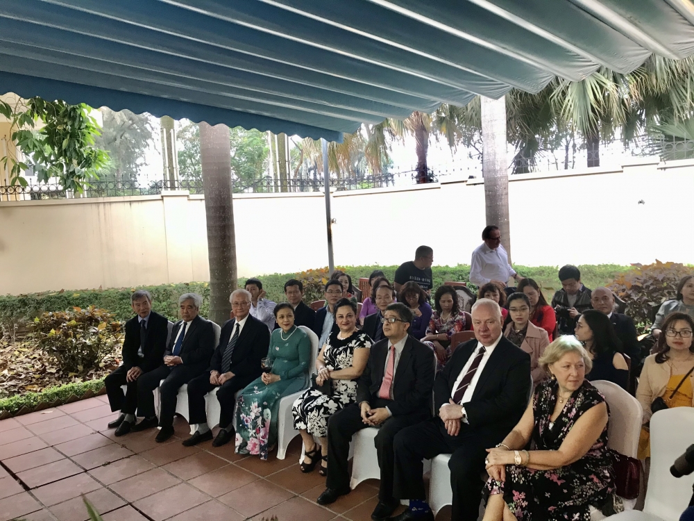 Bộ Văn hóa và Thể thao Kazakhstan trao bằng khen cho bốn dịch giả Việt Nam Bộ Văn hóa và Thể thao Kazakhstan trao bằng khen cho bốn dịch giả Việt Nam