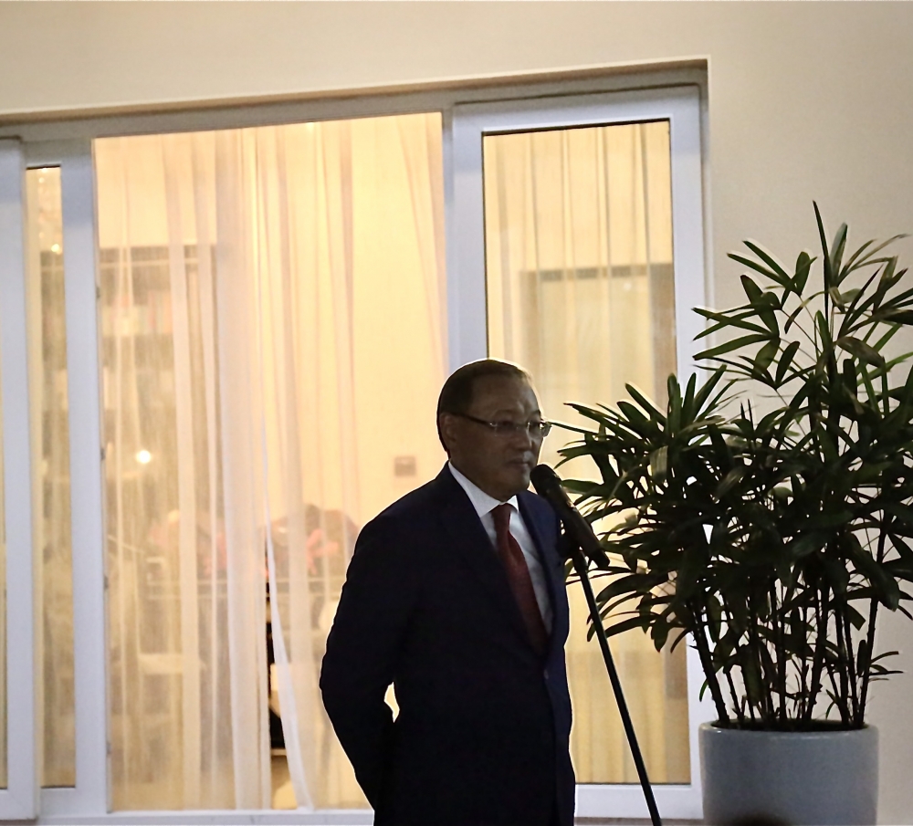 Bộ Văn hóa và Thể thao Kazakhstan trao bằng khen cho bốn dịch giả Việt Nam Bộ Văn hóa và Thể thao Kazakhstan trao bằng khen cho bốn dịch giả Việt Nam