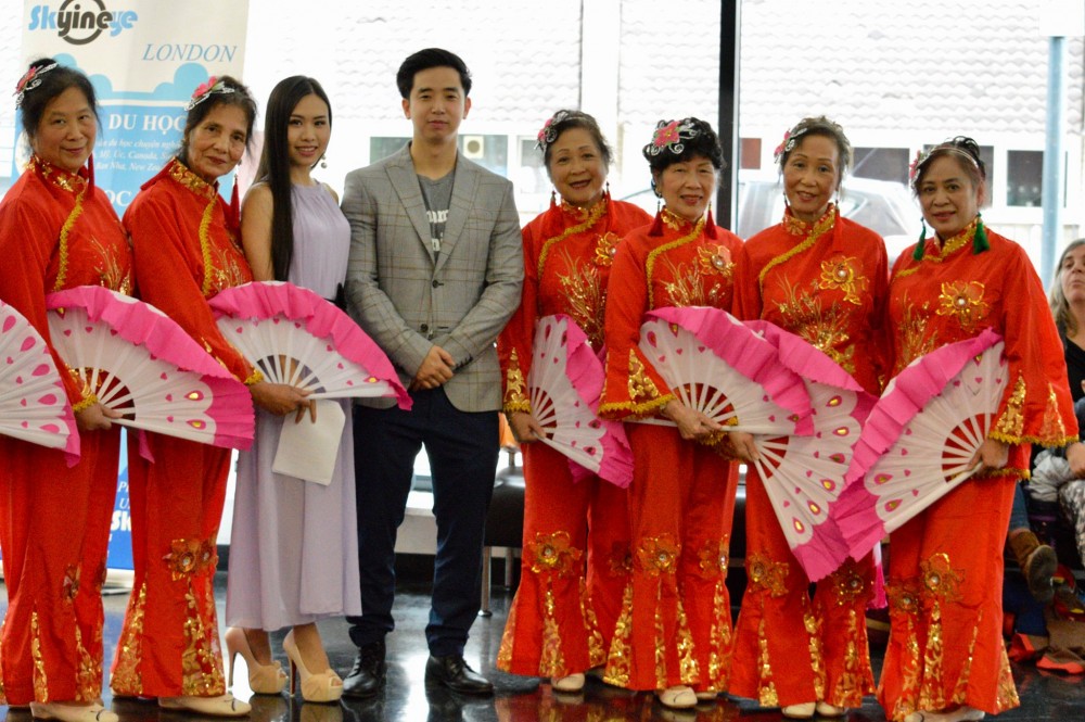 Phạm Hà My (thứ hai từ trái) trong hoạt động nghệ thuật tại cộng đồng. Phạm Hà My (thứ hai từ trái) trong hoạt động nghệ thuật tại cộng đồng.