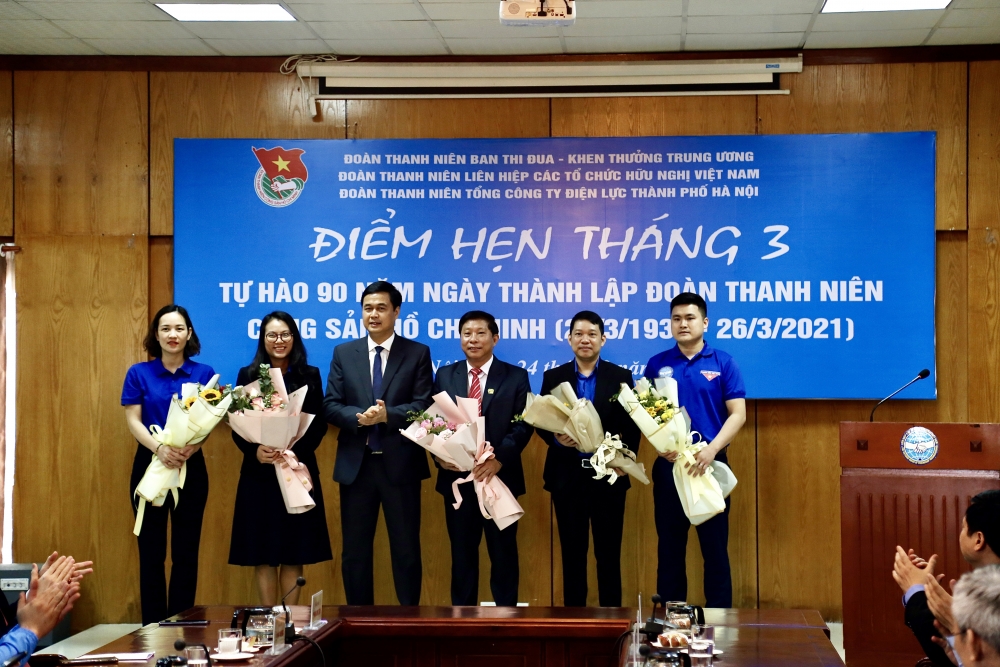 Đoàn thanh niên 3 cơ quan phối hợp tuyên truyền về truyền thống vẻ vang của Đoàn TNCS Hồ Chí Minh Đoàn thanh niên 3 cơ quan phối hợp tuyên truyền về truyền thống vẻ vang của Đoàn TNCS Hồ Chí Minh
