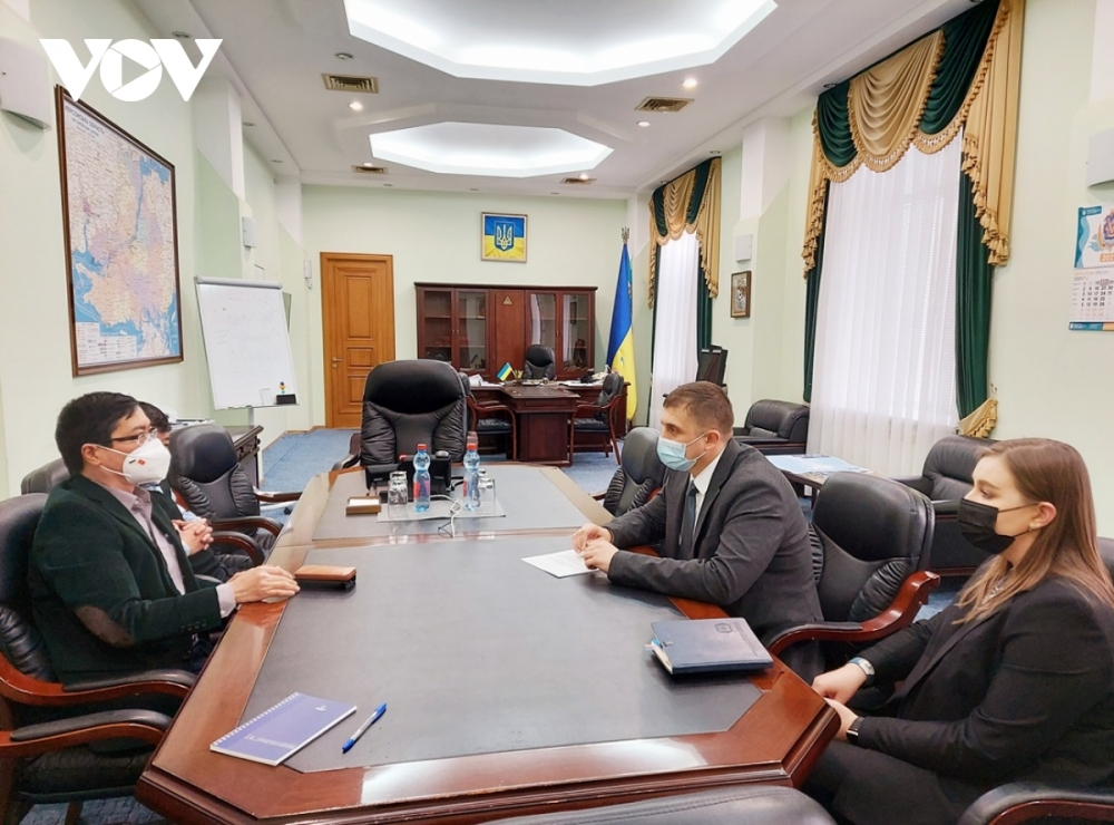Chia sẻ ý tưởng về các mô hình kinh tế mới giúp người Việt tại Nam Ukraine vượt qua đại dịch