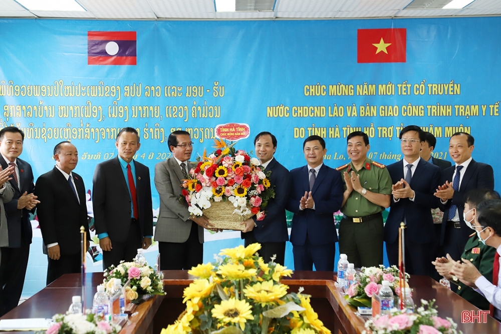 Hà Tĩnh bàn giao công trình Trạm Y tế bản Mạc Phương cho tỉnh Khăm Muộn (Lào) Hà Tĩnh bàn giao công trình Trạm Y tế bản Mạc Phương cho tỉnh Khăm Muộn (Lào)