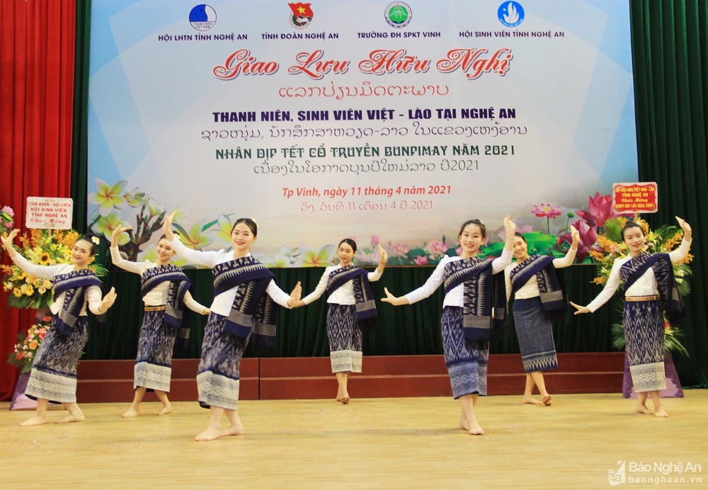 Giao lưu hữu nghị sinh viên, thanh niên Việt - Lào tại Nghệ An nhân tết cổ truyền Bunpimay 2021 Giao lưu hữu nghị sinh viên, thanh niên Việt - Lào tại Nghệ An nhân tết cổ truyền Bunpimay 2021