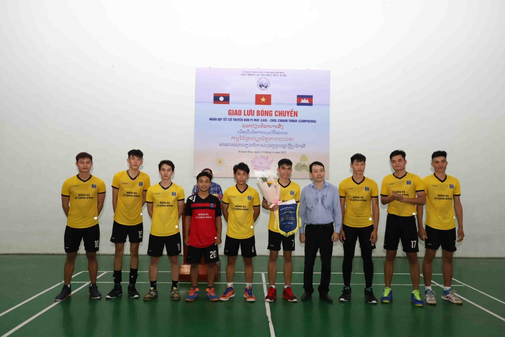 Giao lưu bóng chuyền 3 nước Việt Nam - Lào - Campuchia tại Khánh Hòa nhân dịp Tết cổ truyền Giao lưu bóng chuyền 3 nước Việt Nam - Lào - Campuchia tại Khánh Hòa nhân dịp Tết cổ truyền
