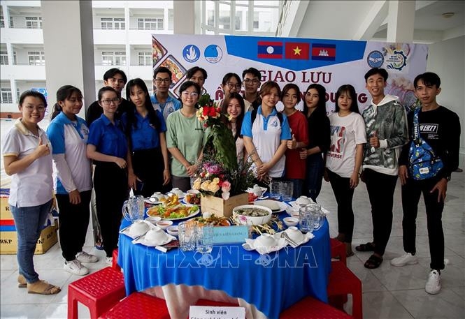 Trao học bổng cho sinh viên Lào, Campuchia Trường Đại học Kiên Giang nhân tết cổ truyền nước bạn Trao học bổng cho sinh viên Lào, Campuchia Trường Đại học Kiên Giang nhân tết cổ truyền nước bạn
