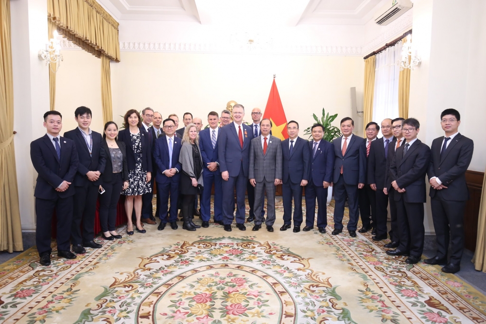 Đại sứ Hoa Kỳ Daniel Kritenbrink nhận Huân chương Hữu nghị của Chủ tịch nước Đại sứ Hoa Kỳ Daniel Kritenbrink nhận Huân chương Hữu nghị của Chủ tịch nước