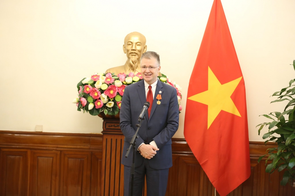 Đại sứ Hoa Kỳ Daniel Kritenbrink nhận Huân chương Hữu nghị của Chủ tịch nước Đại sứ Hoa Kỳ Daniel Kritenbrink nhận Huân chương Hữu nghị của Chủ tịch nước