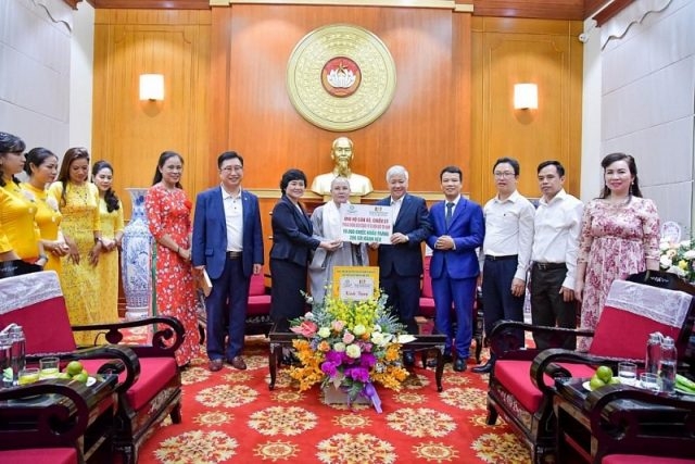 Hội Phật tử Việt Nam tại Hàn Quốc trao ủng hộ cán bộ, chiến sĩ biên giới Tây Nam phòng, chống dịch COVID-19 Hội Phật tử Việt Nam tại Hàn Quốc trao ủng hộ cán bộ, chiến sĩ biên giới Tây Nam phòng, chống dịch COVID-19