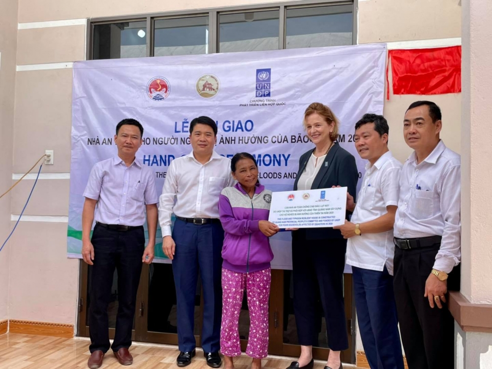 UNDP hỗ trợ xây mới, sửa chữa trên 3.000 căn nhà ứng phó thiên tai cho bà con các tỉnh miền Trung UNDP hỗ trợ xây mới, sửa chữa trên 3.000 căn nhà ứng phó thiên tai cho bà con các tỉnh miền Trung