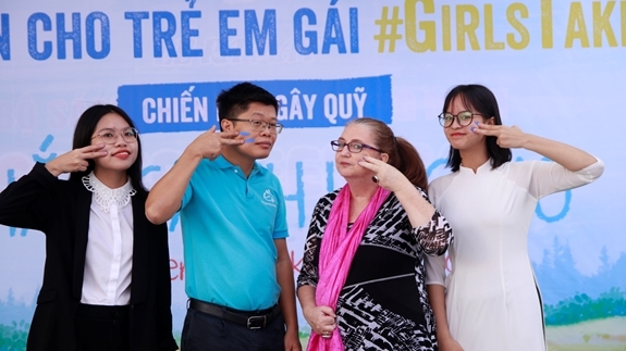 Bà Sharon Kane: hỗ trợ đào tạo nghề cho thanh niên, bảo vệ an toàn cho trẻ em gái Bà Sharon Kane: hỗ trợ đào tạo nghề cho thanh niên, bảo vệ an toàn cho trẻ em gái