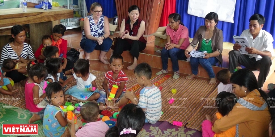 Bà Sharon Kane: hỗ trợ đào tạo nghề cho thanh niên, bảo vệ an toàn cho trẻ em gái Bà Sharon Kane: hỗ trợ đào tạo nghề cho thanh niên, bảo vệ an toàn cho trẻ em gái