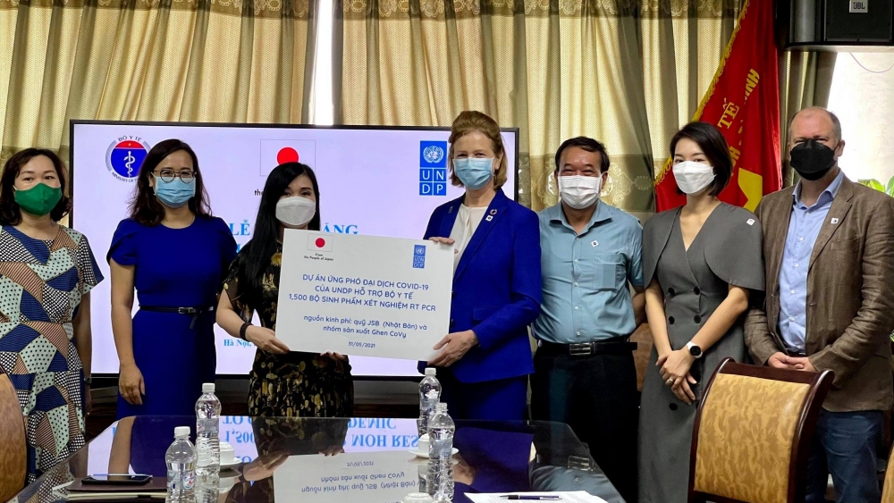 UNDP Việt Nam hỗ trợ Bộ Y tế 1.500 bộ sinh phẩm xét nghiệm RT PCR UNDP Việt Nam hỗ trợ Bộ Y tế 1.500 bộ sinh phẩm xét nghiệm RT PCR