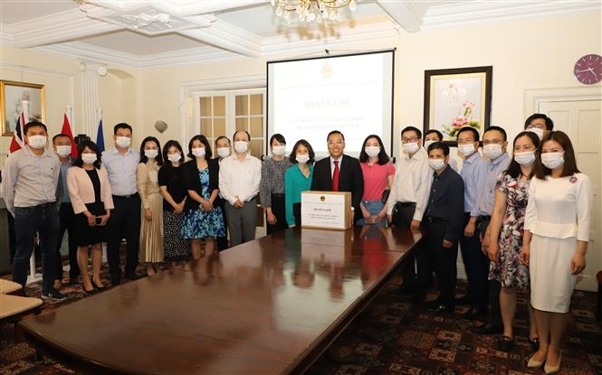 Đại sứ quán và cộng đồng người Việt ở nước ngoài tiếp tục ủng hộ quê hương phòng chống COVID-19 Đại sứ quán và cộng đồng người Việt ở nước ngoài tiếp tục ủng hộ quê hương phòng chống COVID-19