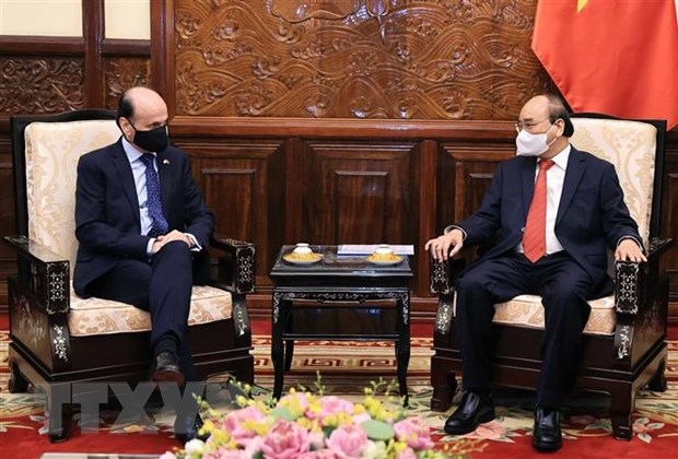 Chủ tịch nước Nguyễn Xuân Phúc tiếp Đại sứ Argentina Luis Pablo Maria Beltramino. (Nguồn: TTXVN) Chủ tịch nước Nguyễn Xuân Phúc tiếp Đại sứ Argentina Luis Pablo Maria Beltramino. (Nguồn: TTXVN)