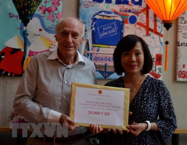 Người Việt và doanh nghiệp tại Thụy Sĩ đóng góp cho Quỹ vaccine hình ảnh 1 Nguoi Viet va doanh nghiep tai Thuy Si dong gop cho Quy vaccine hinh anh 1