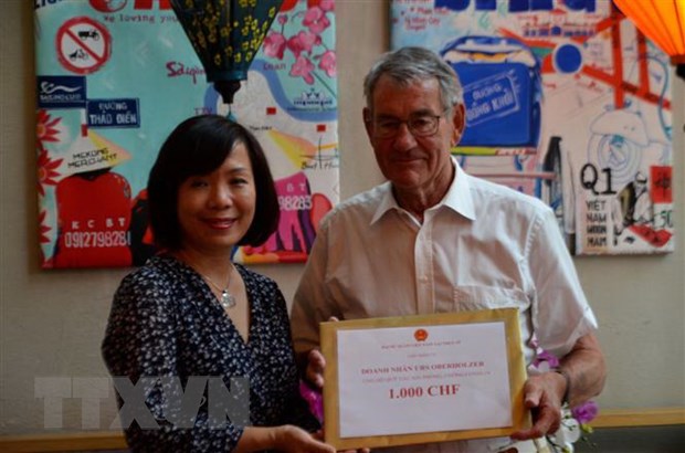 Người Việt và doanh nghiệp tại Thụy Sĩ đóng góp cho Quỹ vaccine hình ảnh 2 Nguoi Viet va doanh nghiep tai Thuy Si dong gop cho Quy vaccine hinh anh 2