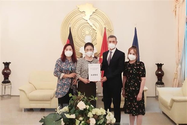 Cộng đồng người Việt tại Đức tiếp tục chung tay hỗ trợ chống dịch Cộng đồng người Việt tại Đức tiếp tục chung tay hỗ trợ chống dịch