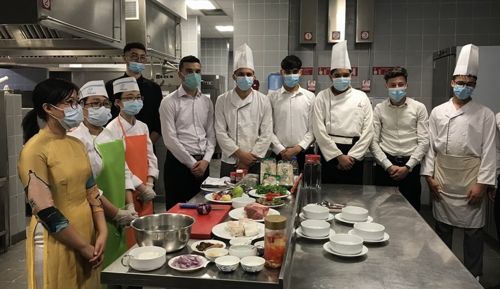 Quảng bá văn hóa và ẩm thực Việt Nam đến với người dân Algeria Quảng bá văn hóa và ẩm thực Việt Nam đến với người dân Algeria