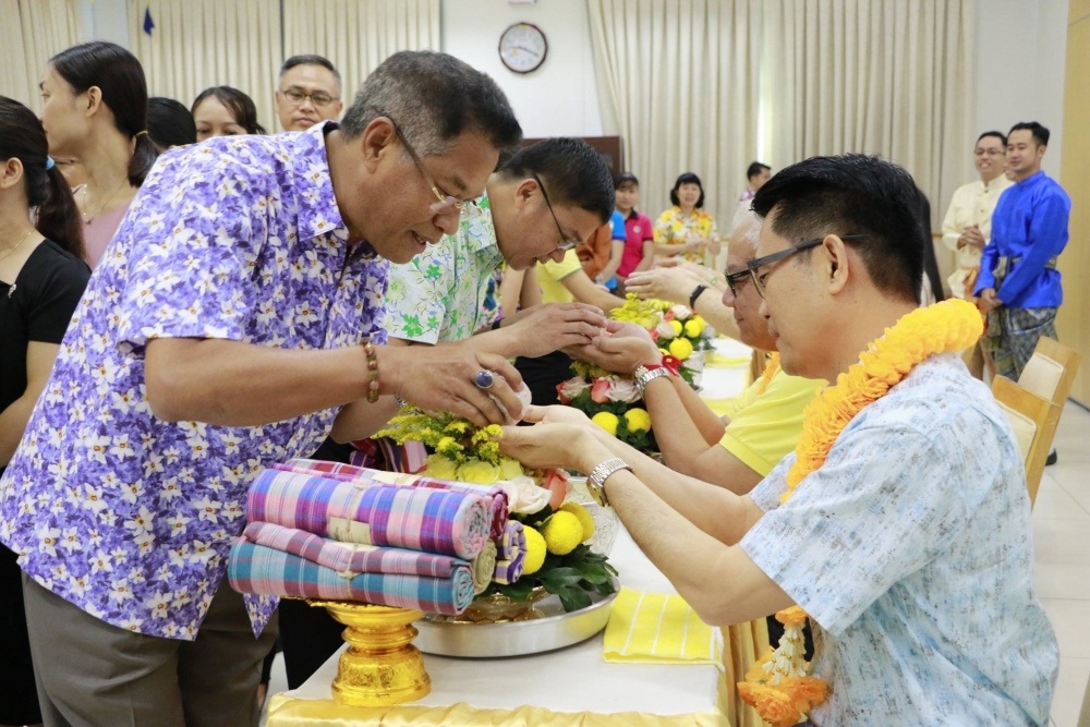 Sắc màu Songkran trên đất Việt Sắc màu Songkran trên đất Việt